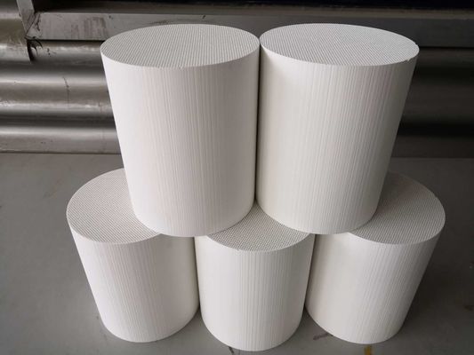 acheter contrôle Dpf d'échappement de catalyseur de l'automobile 200cpsi sur le passager de voitures essence fabrication en ligne