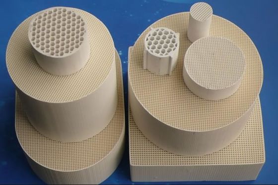 acheter Nid d'abeilles en céramique 101.6mm de convertisseur catalytique de filtre de catalyseur de 300 Cpsi fabrication en ligne