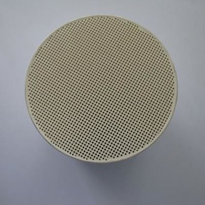 acheter Catalyseur en céramique d'échappement de voiture de structure en nid d'abeilles de transporteur de catalyseur de cordiérite fabrication en ligne